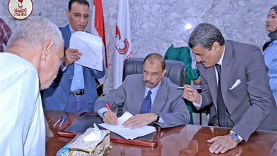 محافظ سوهاج يعقد اللقاء الجماهيري الأسبوعي للاستماع إلى شكاوى وطلبات المواطنين