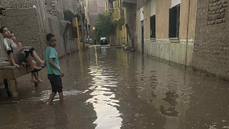 غرق شارع في قنا