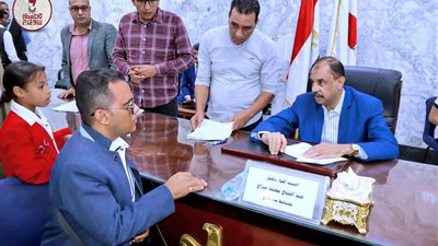 محافظ سوهاج يعقد اللقاء الجماهيري الأسبوعي للاستماع إلى شكاوى وطلبات المواطنين