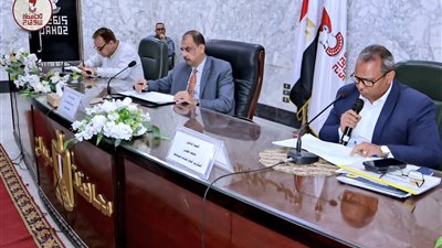محافظ سوهاج يترأس اجتماع اللجنة الرئيسية لحصر مباني الإيجار القديم تمهيدًا لتطبيق القانون الجديد