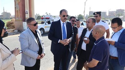 محافظ سوهاج يتفقد طريق الحواويش بأخميم تمهيدًا لتطويره ورصفه