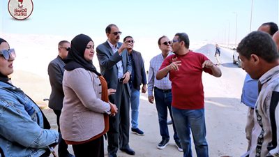 محافظ سوهاج يتابع أعمال إنشاء أول بوابة للمدخل الغربي