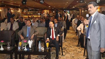 محافظ سوهاج يشيد بجهود مديرية التموين في ضبط الأسواق وتوفير السلع للمواطنين 