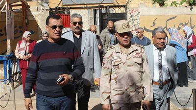 مدير تعليم سوهاج يتابع جاهزية المدارس المشاركة في مشروع «صقر 159»