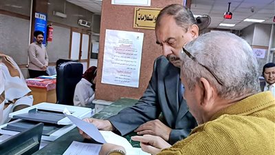 محافظ سوهاج يتفقد المراكز التكنولوجية ويوجه بالتحقيق في تأخير بعض طلبات المواطنين