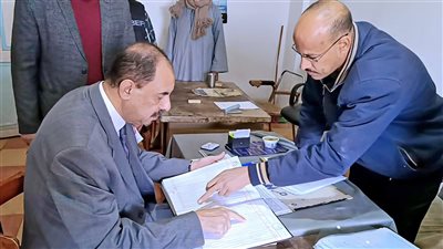 محافظ سوهاج يتفقد مستوى الخدمات المقدمة للمواطنين ويوجه بتطهير مجرى ترعة تونس 