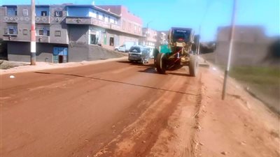 بطول 6 كيلو متر.. محافظ سوهاج يتابع بدء رصف طريق 