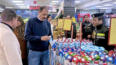 محافظ سوهاج يتابع أعمال الإنترلوك وضبط الأسعار بالأسواق ورفع الإشغالات بحي شرق 