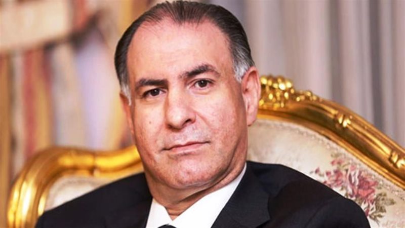 الكاتب والإعلامى