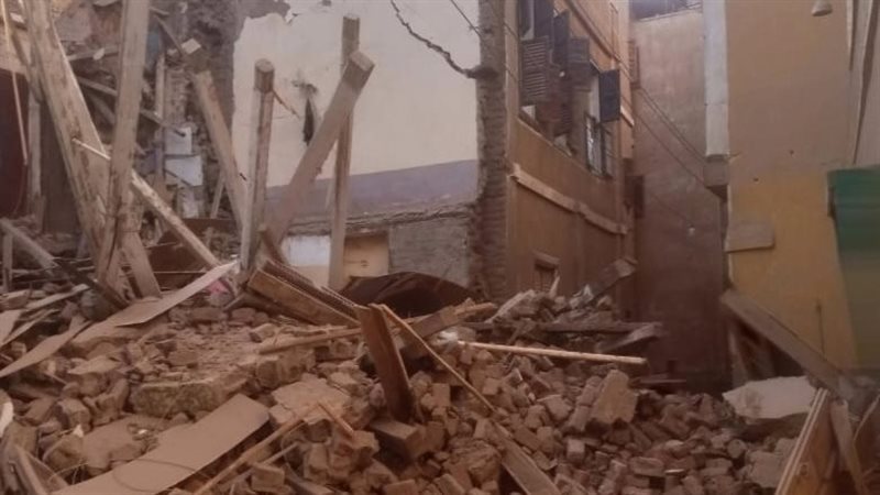 انهيار منزل قديم