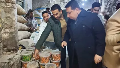 ضبط مخزن مواد غذائية فاسدة ومجهولة المصدر بسوهاج