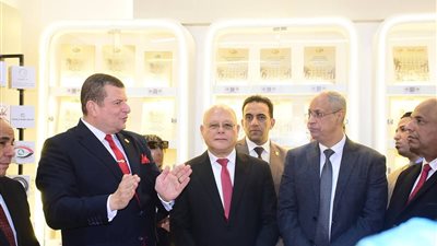 رئيس جامعة سوهاج والطلاب يشهدون فعاليات جناح هيئة الرقابة الإدارية بمعرض الكتاب