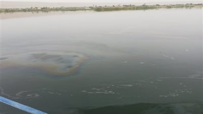 طوارئ بـ«مياه سوهاج» عقب ظهور «بقعة سولار» أمام مأخذ محطة مياه السكساكا بطما