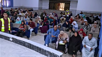 محافظ سوهاج يستمع لشكاوى وطلبات المواطنين خلال اللقاء الجماهيري الأسبوعي 