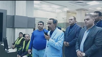 من غرفة السيطرة.. محافظ سوهاج يتابع التقلبات الجوية ويوجه بالتعامل الفوري مع تداعيات الطقس