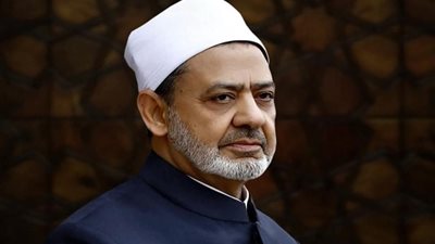 محافظ سوهاج يهنئ شيخ الأزهر ومفتي الجمهورية ووزير الأوقاف بحلول عيد الفطر المبارك