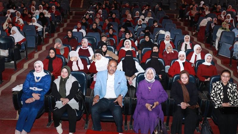 جانب من الندوة 