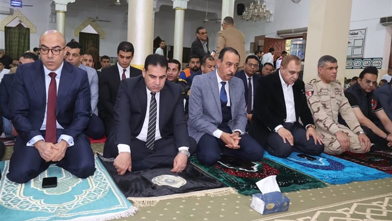 محافظ سوهاج أثناء