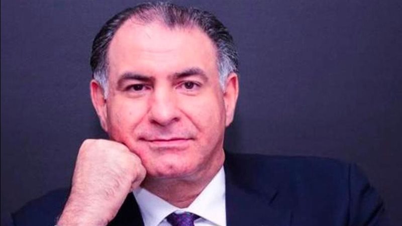 الكاتب والإعلامى