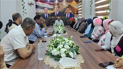 رئيس حي الهرم يجتمع بالإدارات التنفيذية لبحث معوقات العمل وتقديم حلول غير نمطية لخدمة المواطنين
