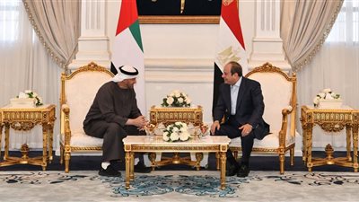 الرئيس السيسي يستقبل رئيس دولة الإمارات العربية بمطار العلمين