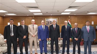 رئيس هيئة قضايا الدولة يستقبل نقيب المحامين ورئيس اتحاد المحامين العرب والوفد المرافق في زيارة تهنئة