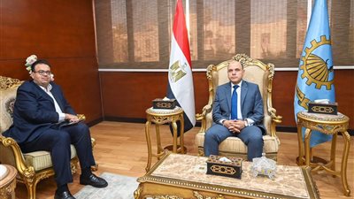 محافظ الغربية يبحث مع عميد كلية الطب جامعة طنطا دعم القطاع الطبي وتعزيز الاستفادة من الخبرات الأكاديمية