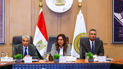 وزيرة التنمية المحلية والبيئة ومحافظ جنوب سيناء يبحثان مقترح مركز سيداري لتطوير منطقة البلوهول بمحمية أبوجالوم بمدينة دهب