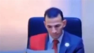 «المستشار المزيف» أمام المحكمة.. دفاع يكشف كواليس انتحال صفة القاضي وطلبات جديدة في ثاني جلسات المحاكمة
