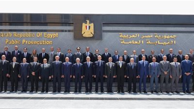 لنائب العام يستقبل وزير العدل بمقر مكتبه