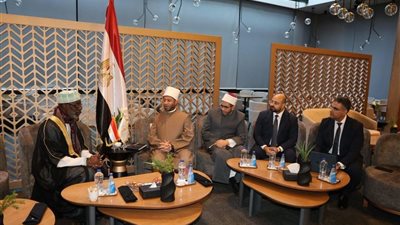 على هامش المؤتمر الدولي الحادي عشر لدور وهيئات الإفتاء في العالم بدار الإفتاء المصرية: وزير الأوقاف يلتقي مفتي الكونغو