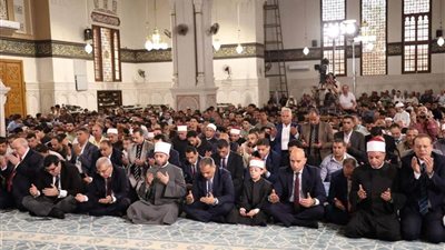 وزير الأوقاف ومحافظ الشرقية يؤديان صلاة الجمعة بمسجد الفتح بالزقازيق احتفالًا بالعيد القومي الـ١٤٥ للمحافظة