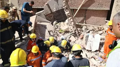 انهيار عقار من 4 طوابق بالمنيا.. إنقاذ طبيبة من أسفل الأنقاض