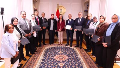 وزيرة التضامن الاجتماعي تكرم موظفى 4 ادارات لتميزهم خلال شهر أغسطس