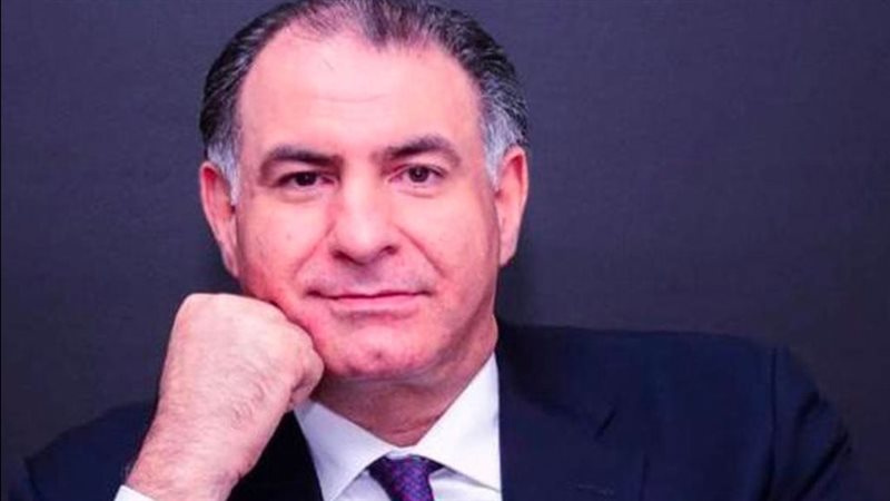 الكاتب والإعلامى