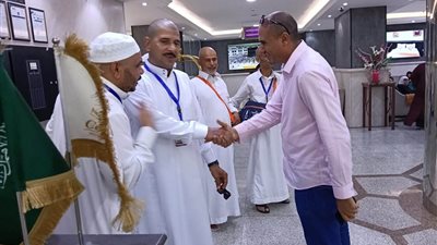  لجان وزارة السياحة والآثار تواصل أعمالها الميدانية لمتابعة تنفيذ برامج العمرة في الأراضي المقدسة