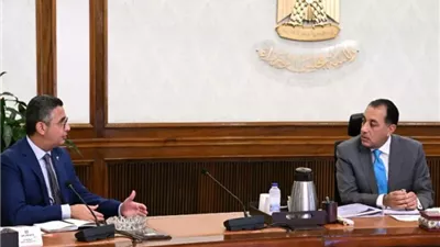 مدبولي يطمئن على انتظام منظومتي الخبز والسلع التموينية وتوافر الاحتياجات الأساسية للمواطنين