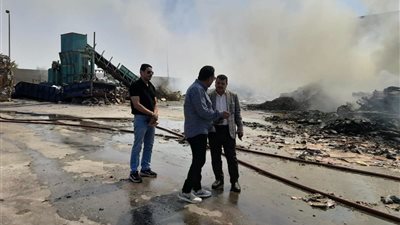 النيران تشتعل داخل مصنع ورق ببني سويف.. السيطرة على الحريق وخسائر مادية دون إصابات ببياض العرب