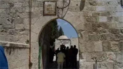 إسرائيل تغلق باب المغاربة بالقدس بعد اقتحام 1143 مستوطنا للأقصى