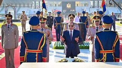 الرئيس السيسي يضع إكليلا من الزهور على قبر الرئيسين الراحلين محمد أنور السادات وجمال عبد الناصر | صور