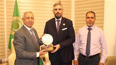 السفير الليبي يبحث مع رئيس الأكاديمية العربية للعلوم والتكنولوجيا والنقل البحري سبل تعزيز التعاون المشترك