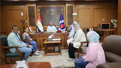 محافظ السويس يوقف معلمة عن العمل ويؤكد على كرامة الطلاب