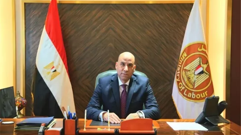  وزير العمل 