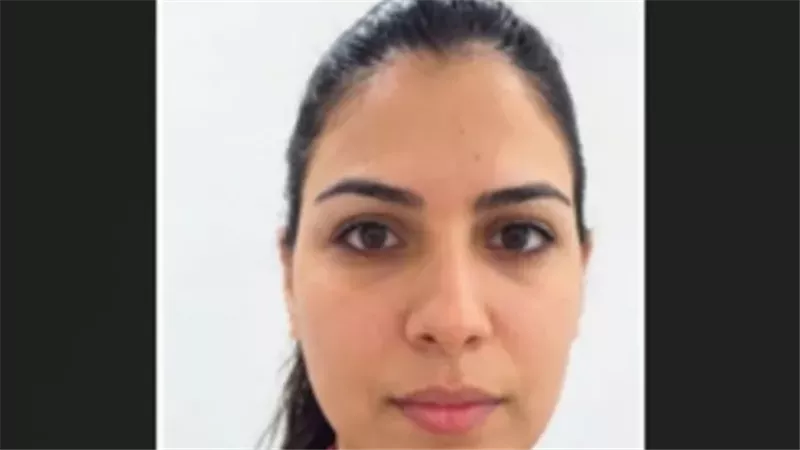  مضيفة الطيران عزة رمزي 