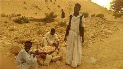 روائح ودخان اللحمة المشوية دعوة أهالي حلايب لتقديم الكرامة للفقراء وعابر السبيل