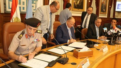 محافظة القاهرة توقع بروتوكولين لتطوير شق الثعبان وتحويلها الى مدينة نموذجية عالمية للرخام